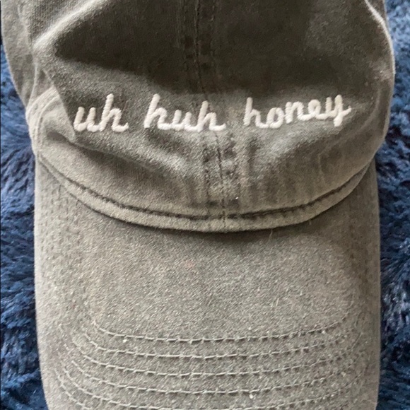 brandy melville uh huh honey hat - Picture 3 of 4
